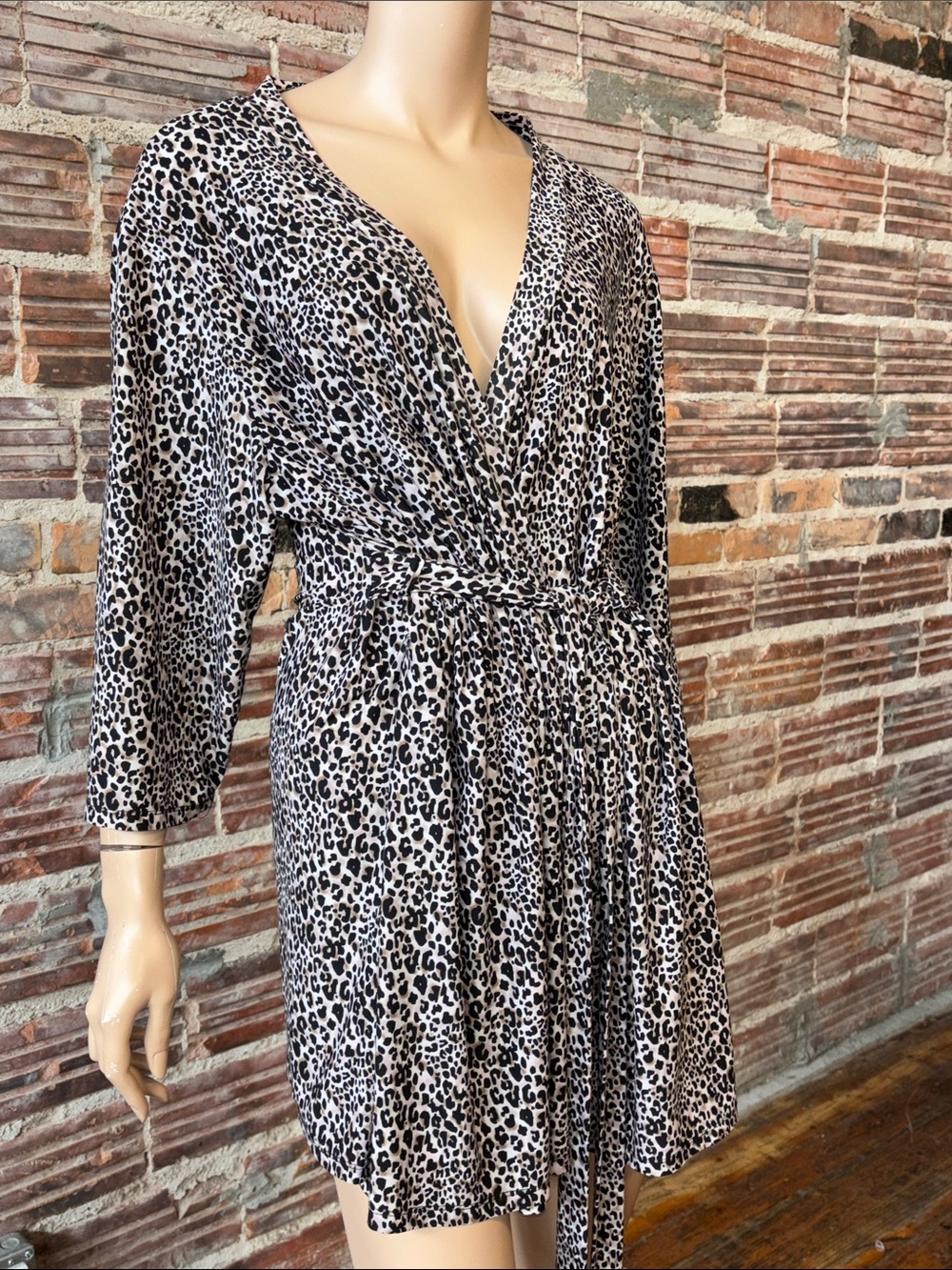 Vintage Rene Rofe Black & White Leopard-Print Wrap Robe Dress - Picture 2 of 5
